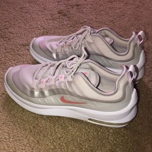 nike air max axis sneakers